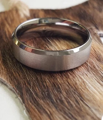 Anillo de alianza de boda para hombre Foto 1 de 4