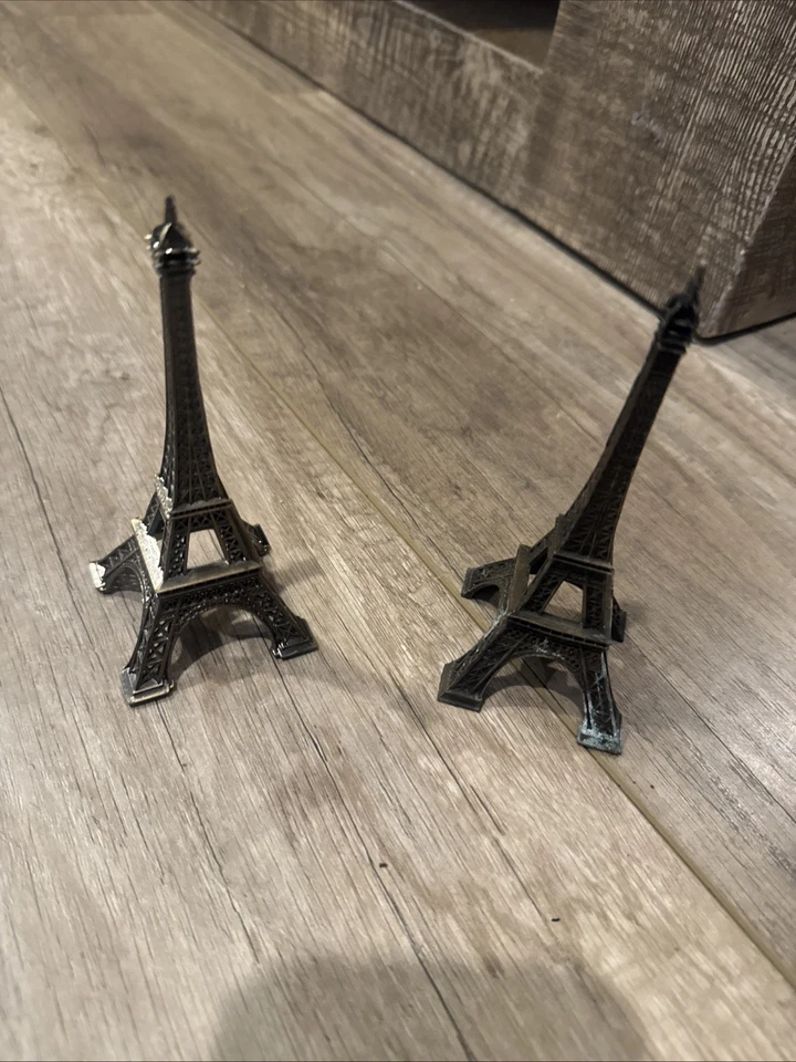 2 Piece Metal Eiffel Tower Antique Vintage Statue for Room, Office, Decorative S - Image 1 of 4