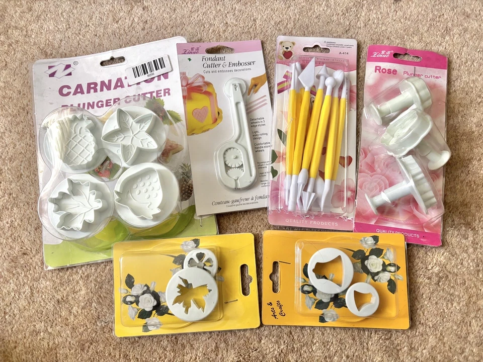 Job lot sugarcraft fondant cake decorating cutters leaves bells embosser & tools - Image 1 of 1