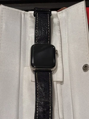 Apple Watch Series 4 S4 Nike+ (GPS + LTE) 44mm Estuche Plateado Correa de Cuero Foto 1 de 4