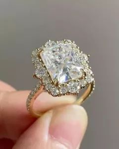 Anillo de compromiso de diamantes de corte radiante de 3,50 quilates enchapado en oro amarillo de 14 quilates - Imagen 1 de 5