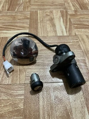 -= Moto Guzzi V7 Racer 2012 (EE. UU.) / Tanque de encendido-Tronco =- Foto 1 de 4