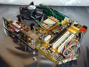 ASUS P5KPL-CM LGA775 INTEL MicroATX MOTHERBOARD I/O Plate 3GHz CPU & 2GB RAM - Foto 1 di 8