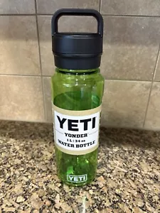 Botella de agua Yeti Yonder 1L/34oz con tapa Yonder Chug, color: verde dosel (nueva) - Imagen 1 de 9