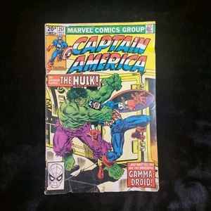 Marvel Comics Captain America –(May 1981) Hulk Appearance  #257    - Imagen 1 de 5