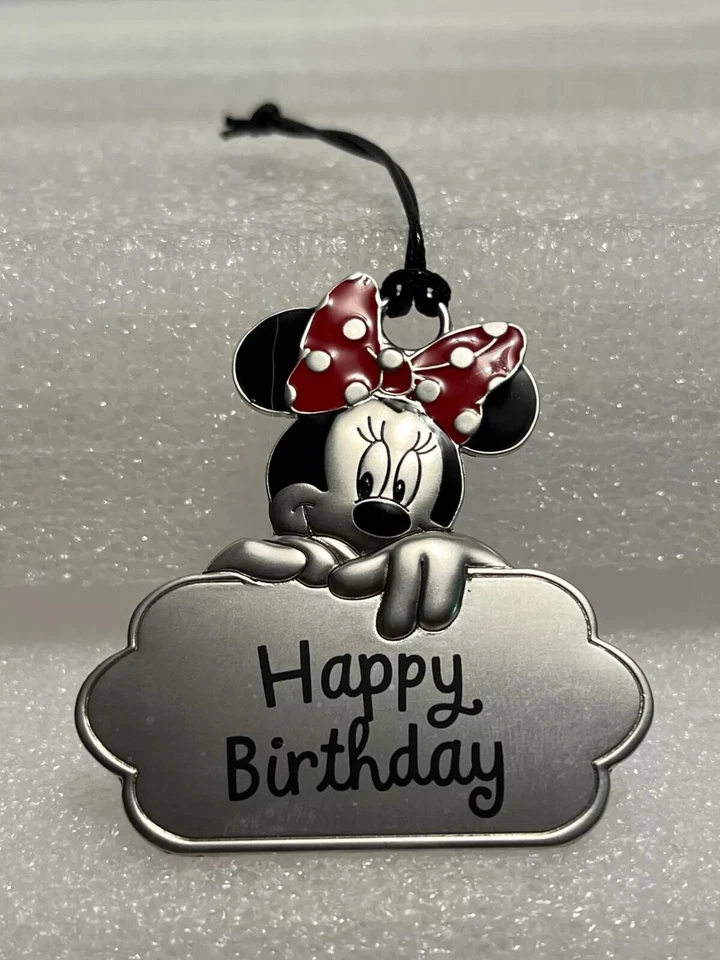 Adorno de peltre Minnie Mouse sello Disney “Feliz cumpleaños” Foto 1 de 1