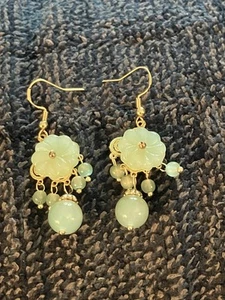 Orecchini pendenti traforati in argento sterling e giada - Foto 1 di 6