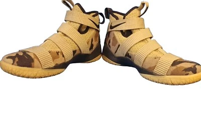 Nike Lebron Zoom Solider 11 Juvenil 5.5 Camuflaje 5.5Y (918369-200) Foto 1 de 4