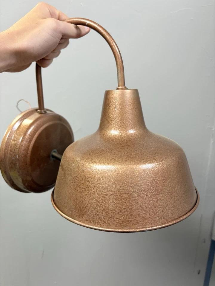 Aplique de luz estilo industrial, luz interior exterior de metal, color bronce  Foto 1 de 4