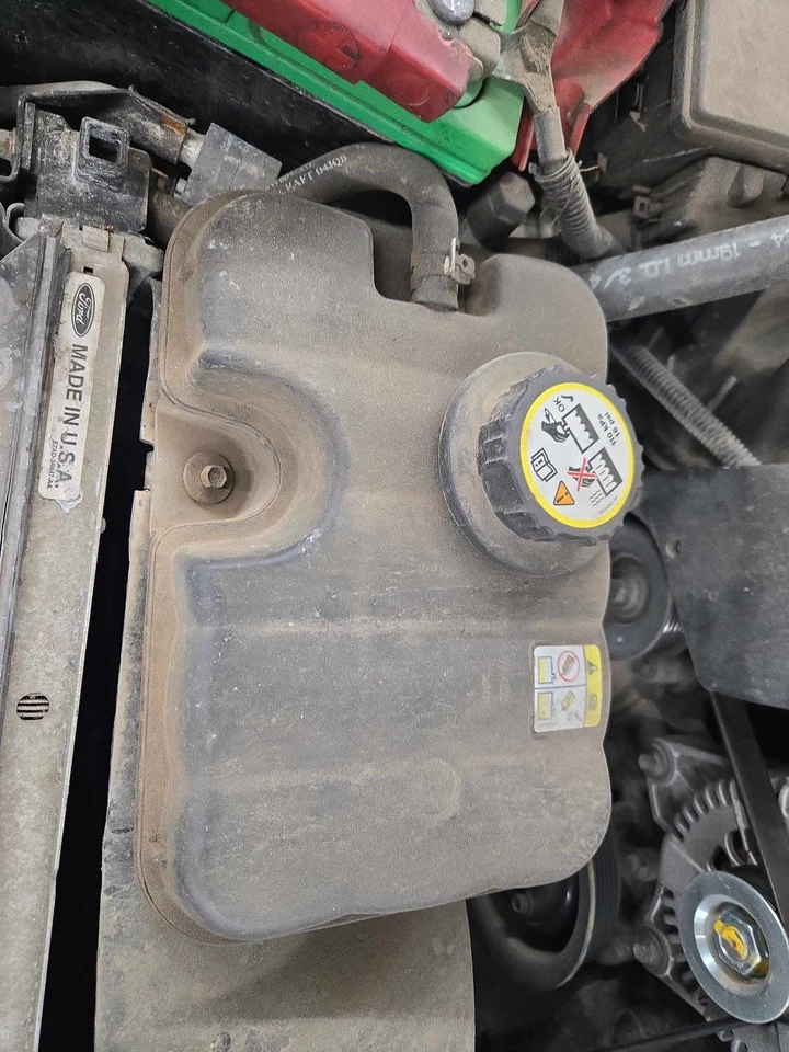 Coolant Recovery Bottle LINCOLN & TOWN CAR 03 04 05 06 07 08 09 10 11 Foto 1 de 1