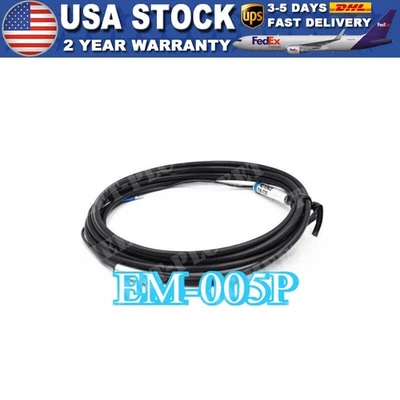 EM-005P Main Unit Shielded M5 PNP Proximity Sensors In-Cable Amplifiers Keyence - Image 1 of 4