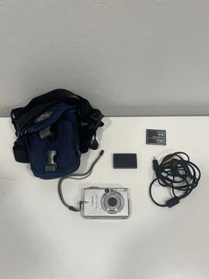 Canon Powershot S400 Silver Elph Digital Camera 4.0MP READ - Image 1 of 4