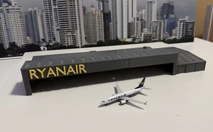 Ryanair Stansted Hangar 1/500 - Picture 1 of 7