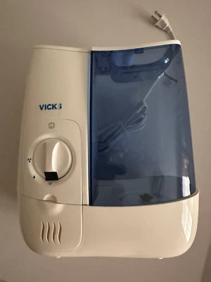 WARM MIST HUMIDIFIER  1 (one)  Gallon  VICKS  VWM845 FILTER. Very good condition - Image 1 of 4