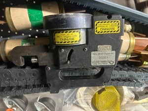 Crimpatrice pneumatica Astro Tool Corp 621200 - Foto 1 di 3