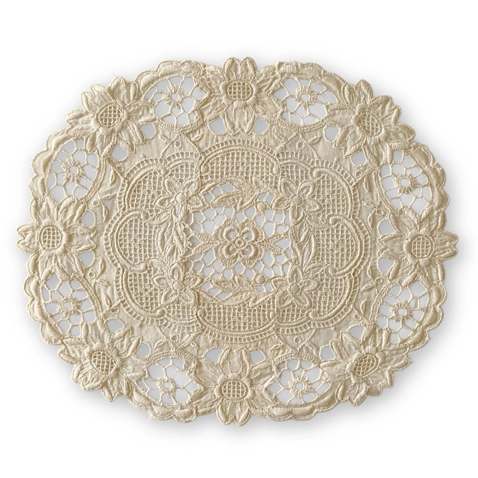 Guardanapo oval antigo art déco creme marfim branco algodão crochê renda floral - Imagem 1 de 4