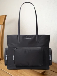Borsa donna Michael Kors Khai grande nylon multifunzione zip tasca nera - Foto 1 di 12