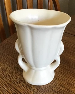 AUTHENTIC & Vintage Bauer Pottery Ivory 5" Footed Vase - Picture 1 of 6