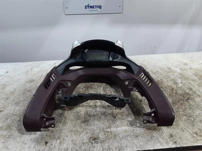 Cuadro de instrumentos, plásticos Honda Adv 2013 14163 millas - 12148043 Foto 1 de 4