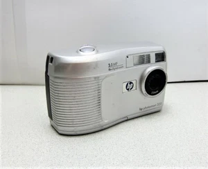 HP PhotoSmart 320 2.1MP 4x Digital Zoom Camera - Picture 1 of 10