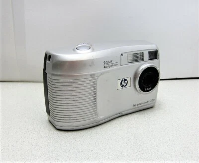 HP PhotoSmart 320 2.1MP 4x Digital Zoom Camera - Image 1 of 4