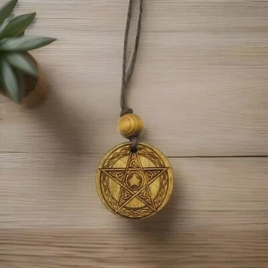 Holz Handarbeit Pentakel Pentagramm geschnitzt/gebrannt verstellbar Halskette  - Bild 1 von 6