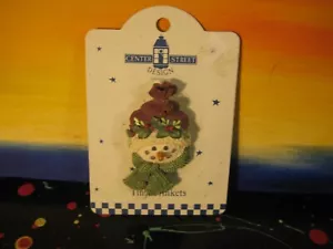 Pin's de Noël en résine bas bonhomme de neige - designs de rue centrale minuscules bibelots - Photo 1 sur 4