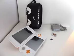 Nintendo New 2DS XL weiß- orange + Speicherkarte + Spiel - Bild 1 von 12
