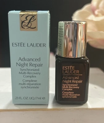 Complejo Multi-Recuperación Sincronizado Reparación Nocturna Avanzada Estée Lauder MINI 7 ml Foto 1 de 4