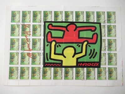 KEITH HARING: SERIGRAPHIE AUF STAMP-BOGEN, SIGNIERT UND BEARBEITET VOM KÜNSTLER - Bild 1 von 4