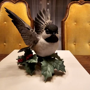 LENOX Chickadee Garden Bird Collection Fine Porcelain box - Picture 1 of 3