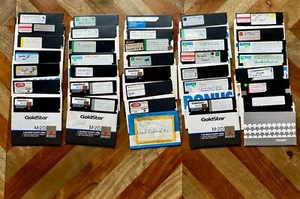 vintage Commodore 64 VIC-20 floppy discs, original owner, 30+ disks - Afbeelding 1 van 1