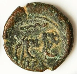 JUDEA CESAREA MARÍTIMA CON LEÓN Y EMPERADOR ADRIANO Antigua moneda romana judía D341 - Imagen 1 de 2