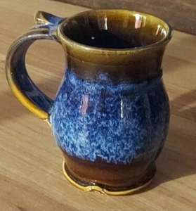 RUSTIKALER HANDGEFERTIGTER BLAU/BRAUNER KERAMIKBECHER  - Bild 1 von 5