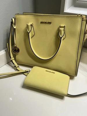 Bolsa de mão Michael Kors couro amarelo saffiano Selma - Imagem 1 de 4