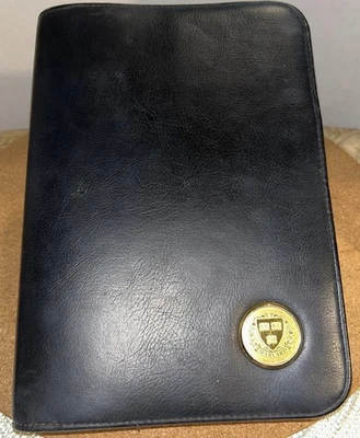 Organizador planificador temporizador de día de cuero negro Harvard vintage con medallón Harvard Foto 1 de 4