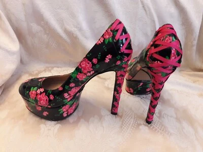 BETSEY JOHNSON BONNEE Heels Black Multi Pink Fowers Shoes PUMPS Size 6 ~SAMPLE~~ - Image 1 of 4