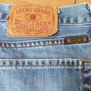 Lucky Brand Jeans Mens Tag 36 Meas 37x32 Low Rise Bootcut Factory Distressed USA - Picture 1 of 12