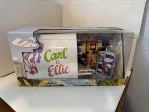 Disney Store Up Carl & Ellie set cassetta postale e cancelleria da scrivania nuovo con scatola Lb - Foto 1 di 7