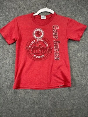 Camiseta Camp Arifjan Kuwait Jóvenes Niños Pequeña Roja Manga Corta Delta Pro Peso Foto 1 de 4