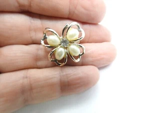Broche de trébol de cuatro hojas tono dorado con diamantes de imitación transparentes de perlas de colección - Imagen 1 de 4