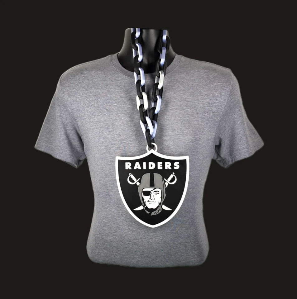 UNK Las Vegas Raiders Fan Chain Pendant 5+ Necklace Colors NFL Football Christmas