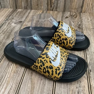 Sandali Nike Victori One Slide donna taglia 10 stampa leopardata CN9676-700 - Foto 1 di 12