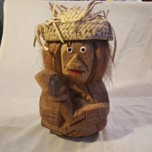 Vintage handgeschnitzter Tiki Kokosnuss Kopf Affe mit Baby & Strohhut 11" Bank - Bild 1 von 8