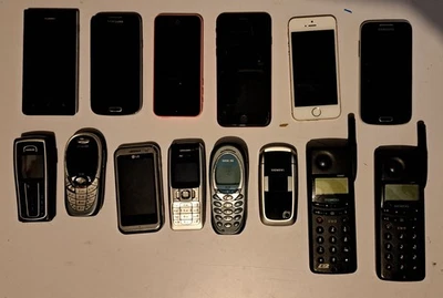 14 alte Handys / Smartphones - Apple, Siemens, Samsung, Nokia, LG - Bild 1 von 2