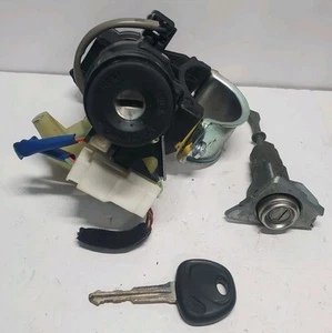 2011-2016 Hyundai Elantra Sedan Ignition Switch Housing Assembly Door Lock Key - Picture 1 of 9