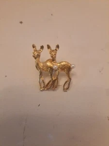 Deer Lapel Hat Jacket Pin Gold Color Metal With Faux Pearls For Tails - Picture 1 of 4