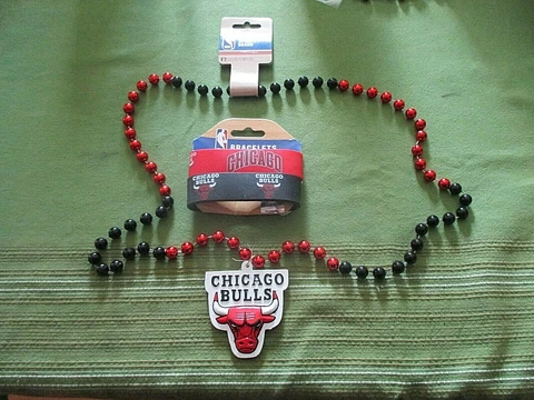 2-NEW 2014 CHICAGO BULLS SPORTS BEADS PENDANT LOGO NECKLACE,RESIN & 2 BRACELETS Cover