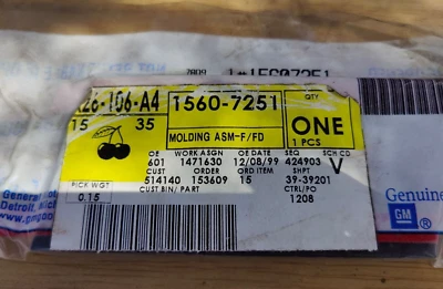 OEM NOS Mopar Left Body Side Moulding # 15607251 / Fits 1993 Chevy Blazer - Imagem 1 de 2