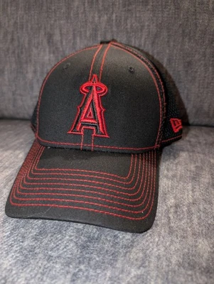 New Era Los Angeles Angels 39Thirty MLB League Baseball Cap - Black/Red Med/Lg - Image 1 of 4